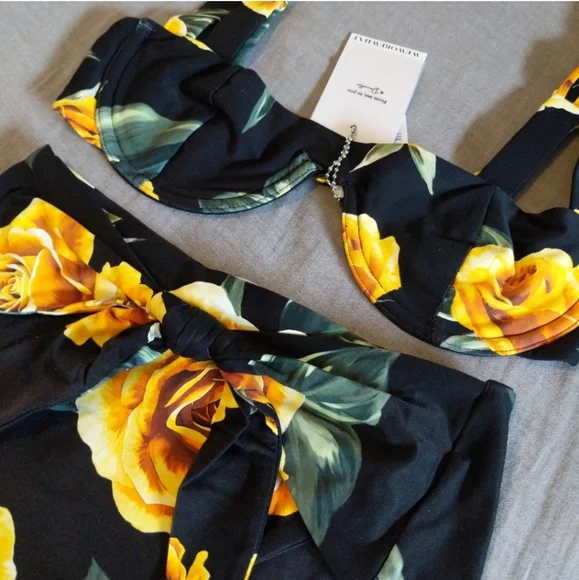 WeWoreWhat Sorrento Top Riviera Bottom Bikini Set Black Rose - Picture 13 of 14